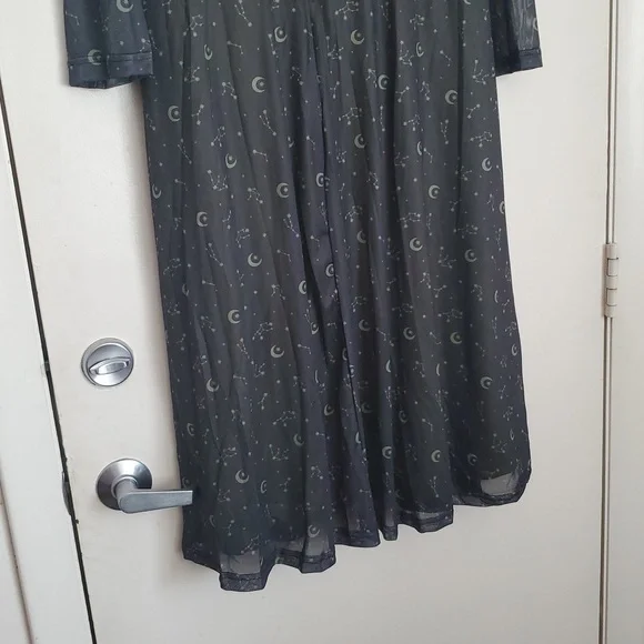 Daisy's Street Gold Constellation Chain Belt Long-sleeve Dress (Plus size) - Picture 9 of 16